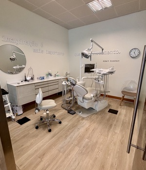 Carousel image of the Portimão clinic