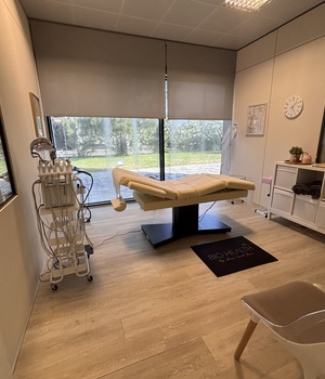 Carousel image of the Portimão clinic